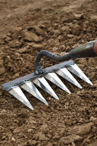 GardenRake - Der robuste Unkrautstecher aus Eisen