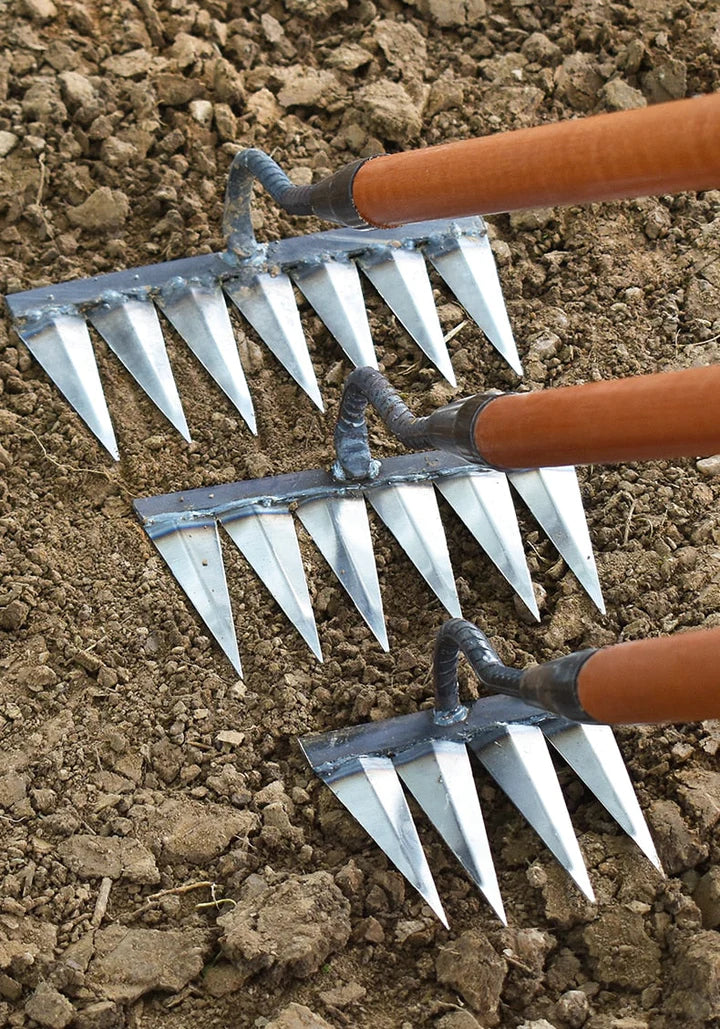 GardenRake - Der robuste Unkrautstecher aus Eisen