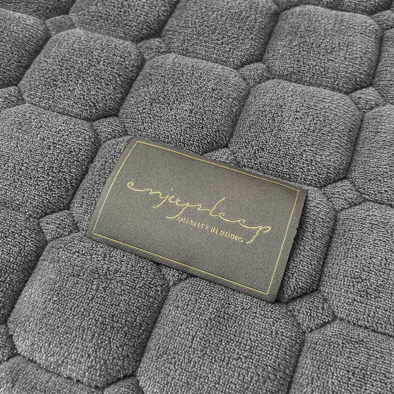 ComfiSquare - Weiche Tagesdecke im Modernen Stil mit Quadratischer Textur [Letzter Tag Rabatt]